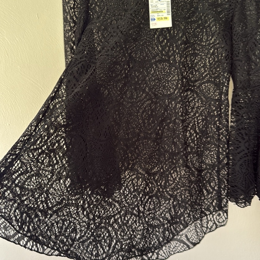 NWT Cacia Swimwear Black Asymmetrical Bell Sleeve Blouse medium - Picture 4 of 5
